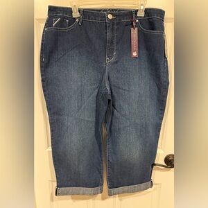 NWT Women’s Size 16 Gloria Vanderbilt Milan Wash Coco Capri